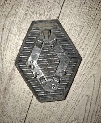 Renault Megane II Manufacturer badge logo/emblem 8200115115