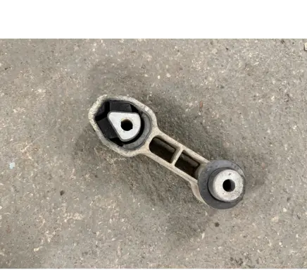 Fiat 500 Engine mounting bracket