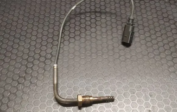Volkswagen Touareg I Exhaust gas temperature sensor 059906088A