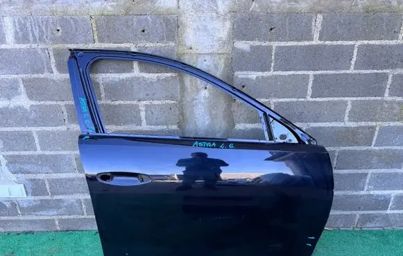 Opel Astra L Front door 