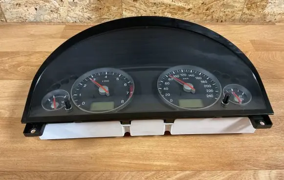 Ford Mondeo Mk III Speedometer (instrument cluster) 3S7F10841 44ZU187