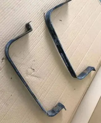 Fuel tank mounting bracket