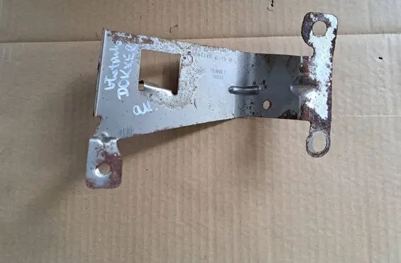 Dacia Dokker Fender mounting bracket 285B80411R