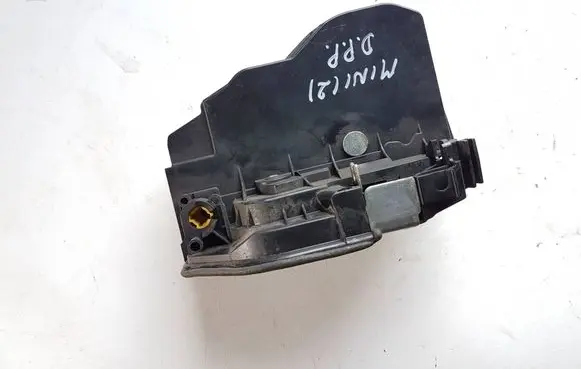 Mini Cooper Countryman R60 Front door lock 7318422