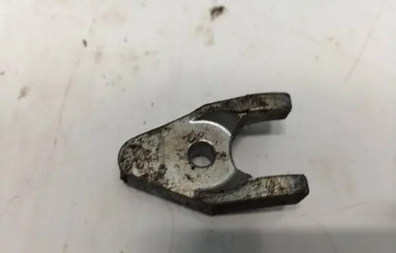 Toyota Avensis T250 Fuel Injector clamp holder 