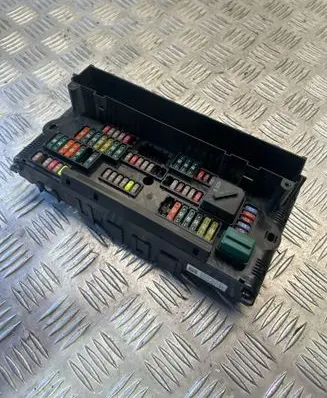 BMW 5 F10 F11 Fuse module 9234421