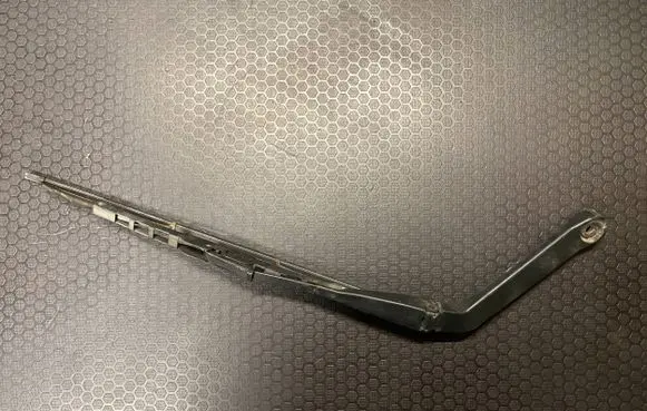 Nissan X-Trail T30 Rear wiper blade arm 12001