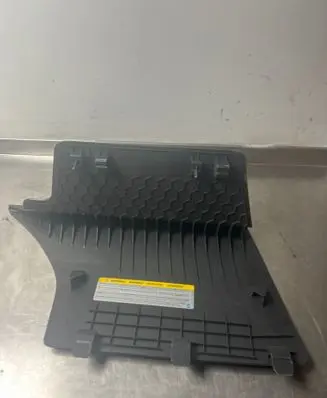 Volkswagen Jetta VI Battery box tray cover/lid 5C6868865