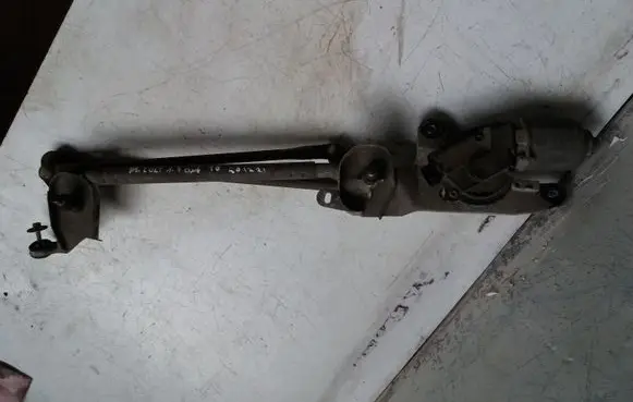 Mitsubishi Colt Front wiper linkage and motor
