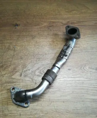 Volkswagen Touran I EGR valve line/pipe/hose 036131521AH