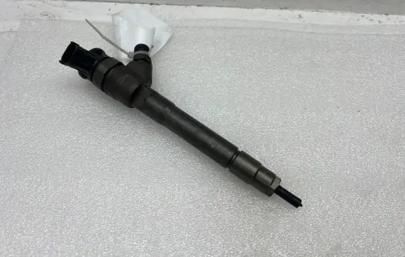 Nissan X-Trail T32 Fuel injector 0445110546