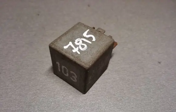 Volkswagen PASSAT B5 Other relay 357911253