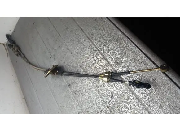 Nissan Primera Gear shift cable linkage 