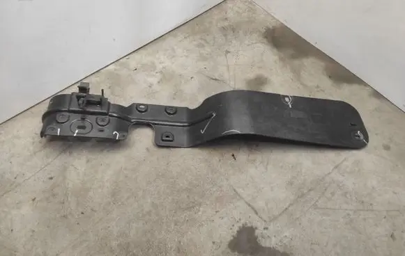 Ford Explorer VI Fuel tank mounting bracket L1M39A032B