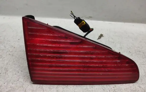Peugeot 607 Tailgate rear/tail lights
