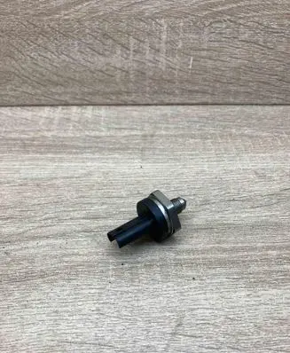 BMW 5 F10 F11 Fuel pressure sensor 7622231 0261230349