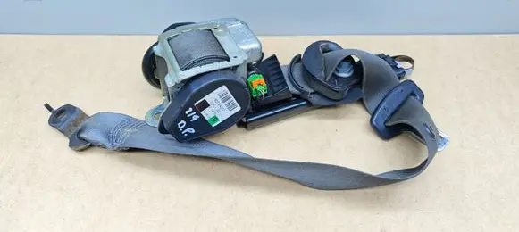 Mercedes-Benz CLS C219 Front seatbelt 2118600286