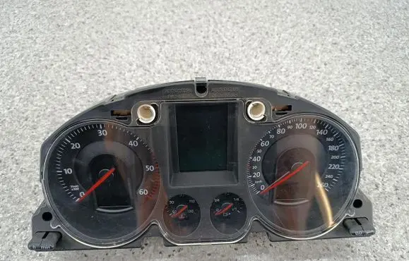 Volkswagen PASSAT B6 Speedometer (instrument cluster) 3C0920870G