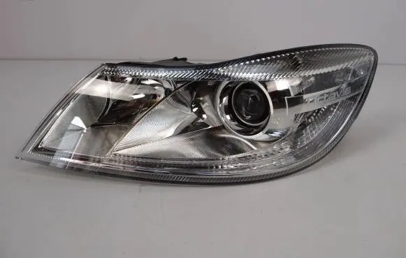 Skoda Octavia Mk2 (1Z) Headlight/headlamp 1Z1941015F 1EL24705201 24705201000757