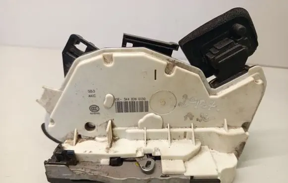 Volkswagen Golf VII Rear door lock 5K4839015Q