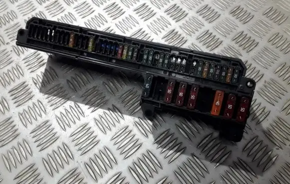 BMW 5 E60 E61 Fuse box set 6114693245201 25613290