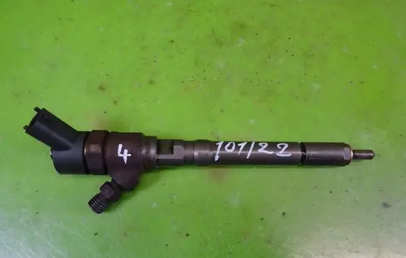 KIA Carens I Fuel injector 0445110064