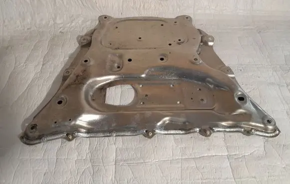 BMW X7 G07 Engine splash shield/under tray 6878068
