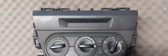 Mazda 3 III Climate control unit BJE761190A 61190A