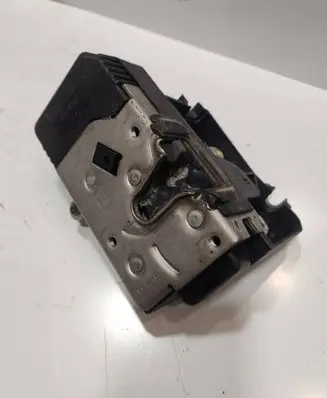 Opel Vivaro Front door lock 8200008260 91166230