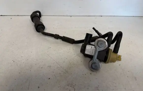 Volkswagen Tiguan Turbo solenoid valve 1K0906627B 4011464A