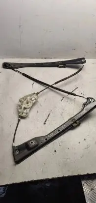 Volkswagen Golf Plus Front door electric window regulator 