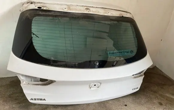 Opel Astra K Tailgate/trunk/boot lid