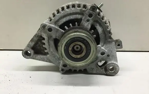 Hyundai Tucson TL Generator/alternator 373002A700