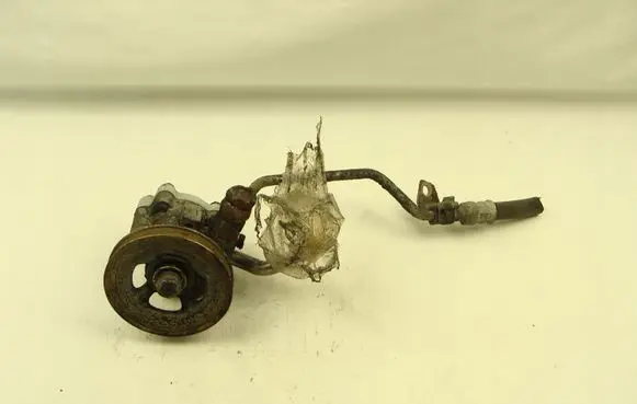 Nissan Navara D40 Power steering pump VK95A
