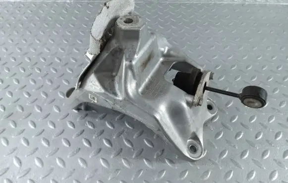 Audi A4 S4 B9 8W Engine mounting bracket 4M0199308CE