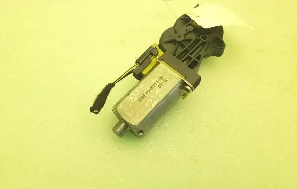 Mercedes-Benz E W212 Seat adjustment motor A2205459628 0390203324
