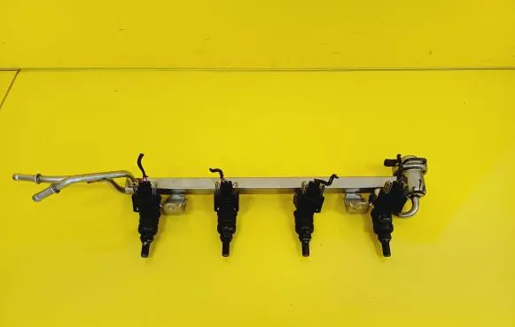 Audi A3 S3 8L Fuel main line pipe 06A906031D 06A133035