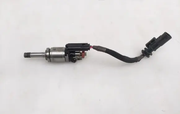 Volvo XC60 Fuel injector 31303495 011003R21 18126