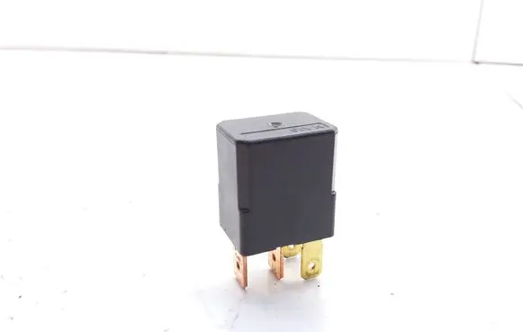 Mazda 5 Hazard warning light relay UM4667730 ACM33221