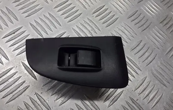 Toyota Avensis T250 Electric window control switch 74231-05140