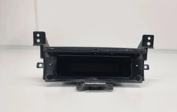 Suzuki Grand Vitara II Glove box