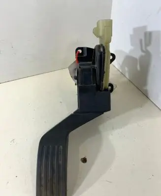 Ford Focus Accelerator throttle pedal 2M519F836AD