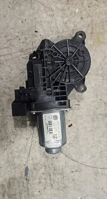 Volkswagen Polo IV 9N3 Front door window regulator motor 6Q2959802G VW240D4DLS 402139D