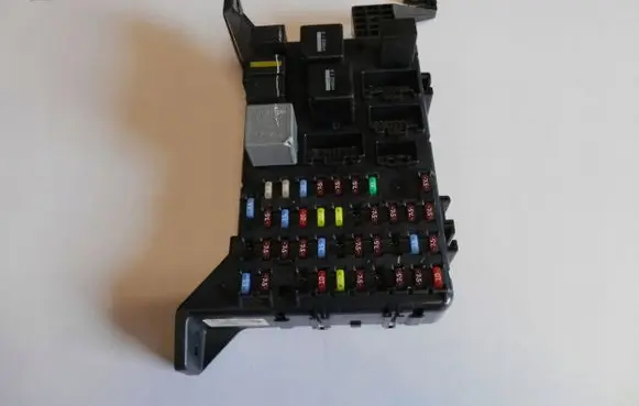 Ford Mondeo Mk III Fuse module 4S7T14A073AAMK3