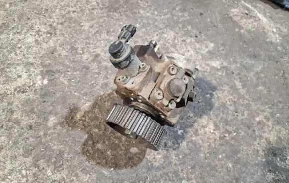 Ford Focus Fuel injection high pressure pump 0445010102