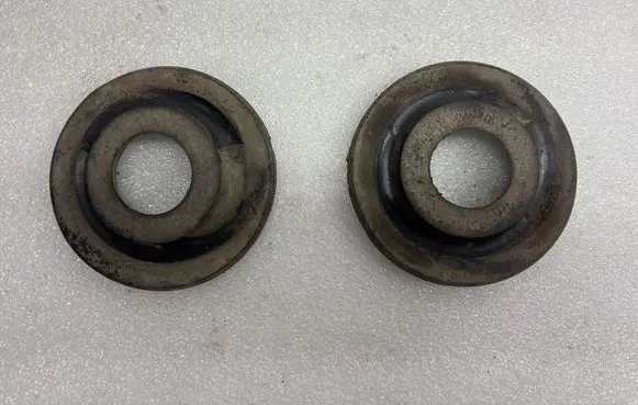 Volkswagen PASSAT B6 Rear coil spring rubber mount 1K0512149