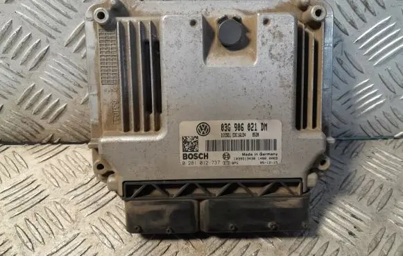 Volkswagen Touran I Engine control unit/module 03G906021DM