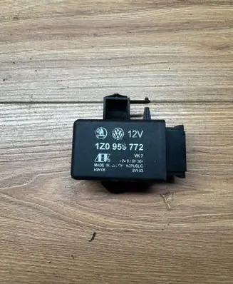 Skoda Octavia Mk2 (1Z) Seat heating relay 1Z0959772