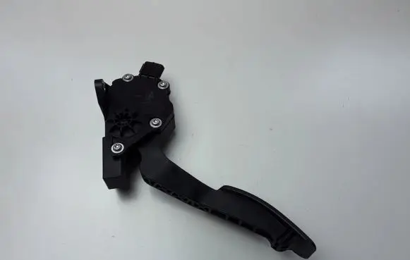 Subaru Impreza III Accelerator throttle pedal 36010AG140