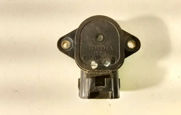 Toyota Corolla E120 E130 Throttle valve position sensor 8945202040 0712A
